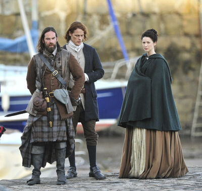 2015_-_Sam_Heughan_Caitriona_Balfe_and_Duncan_Lacroix_filming_08.jpg