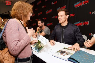 10052019_-_STARZ_Outlander_At_NYCC_2019_007.jpg