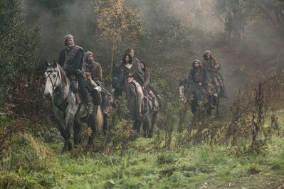 OUTLANDER_-_E1X02_CASTLE_LEOCH_STILLS_0003.jpg
