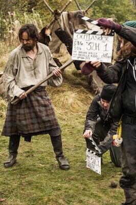 OUTLANDER_-_E1X04_THE_GATHERING_STILLS_0002.jpg