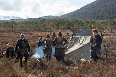OUTLANDER_-_E1X05_RENT_STILLS_0003.jpg