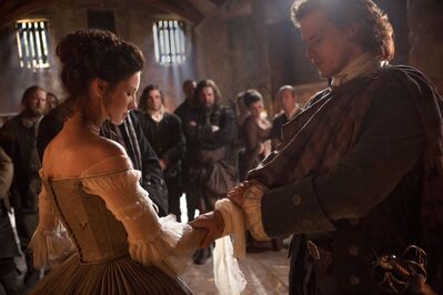 OUTLANDER-_E1X07_THE_WEDDING_STILLS_0004.jpg