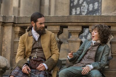 OUTLANDER_-_E2X04_LA_DAME_BLANCHE_STILLS_0002.jpg