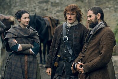 OUTLANDER_-_E2X08_THE_FOXS_LAIR_STILLS_0002.jpg