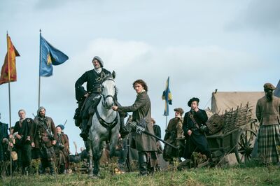 OUTLANDER_-_E2X10_PRESTONPANS_STILLS_0002.jpg