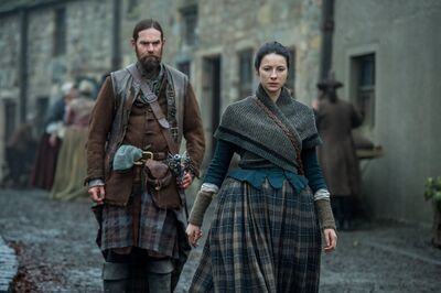 OUTLANDER_-_E2X12_THE_HAIL_MARY_STILLS_0001.jpg