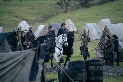 OUTLANDER_-_E2X12_THE_HAIL_MARY_STILLS_0002.jpg