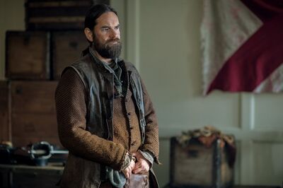 OUTLANDER_-_E2X13_DRAGONFLY_IN_AMBER_STILLS_0002.jpg