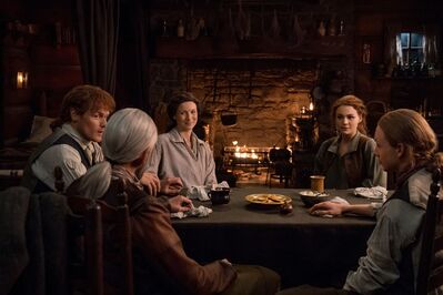 OUTLANDER_-_E4X09_THE_BIRDS_AND_THE_BEES_STILLS_0002.jpg
